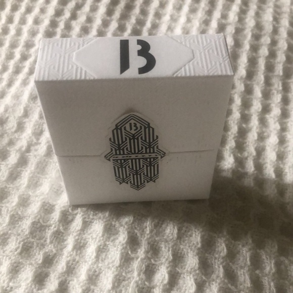 Byredo Super Cute Mini White Paper Gift Box W/Sticker Closure / Used Once - Picture 2 of 5